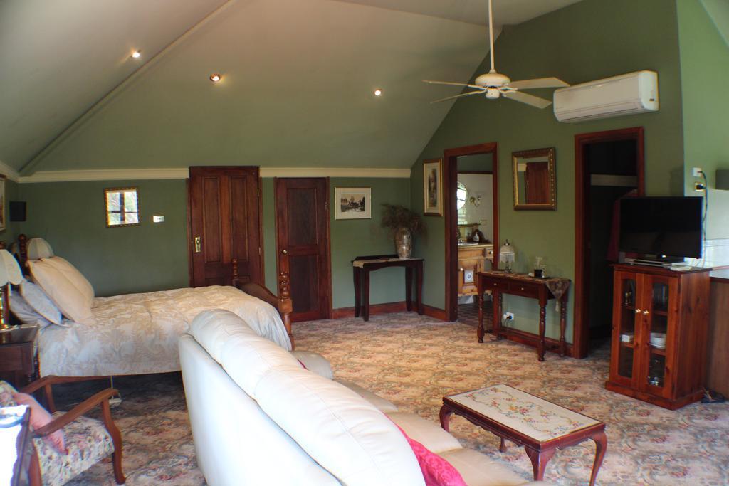 Storey Grange Springwood Bilik gambar